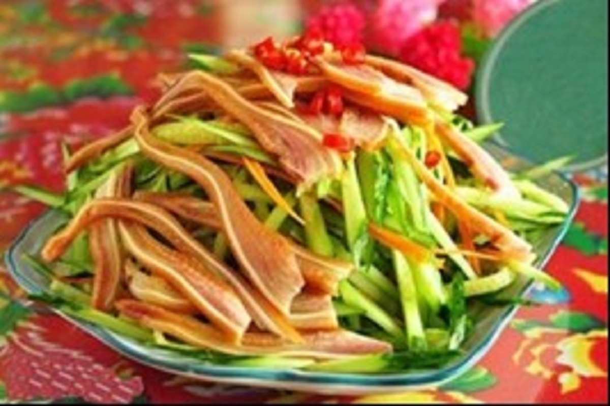Свиные уши с огурцом Свиные уши с огурцом
